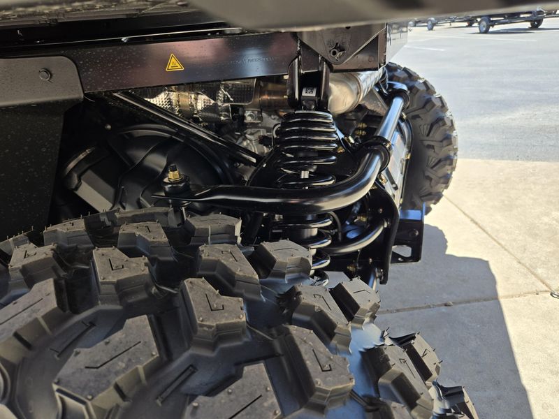 2025 Can-Am DEFENDER MAX LIMITED CAB HD10 DESERT TAN AND STEALTH BLACK Image 22