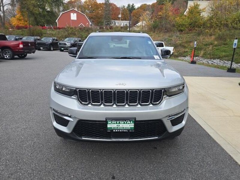 2025 Jeep Grand Cherokee Limited photo 2