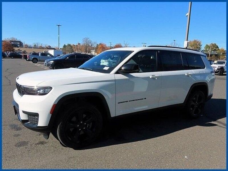 2021 Jeep Grand Cherokee L LaredoImage 1