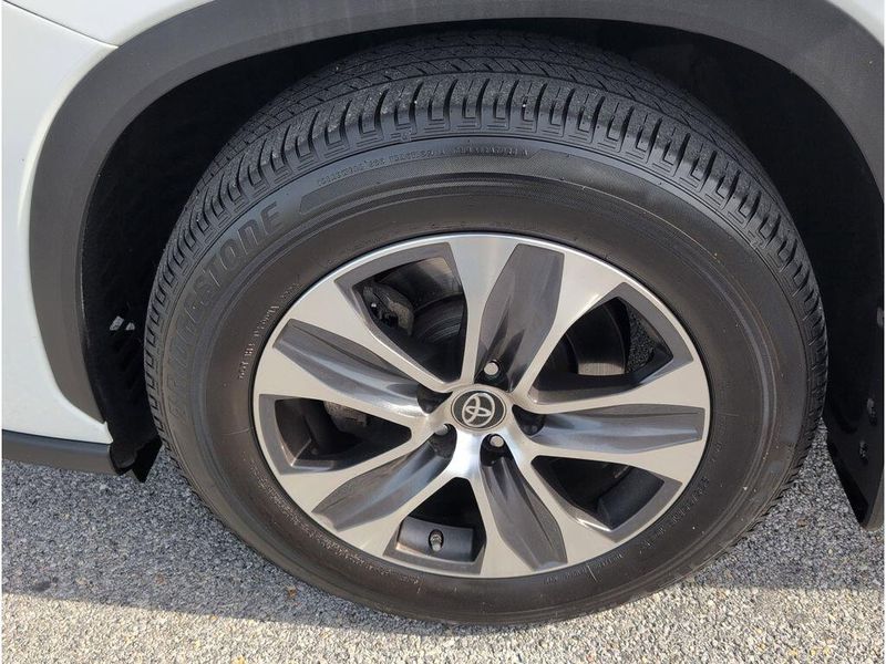 Used 2023 Toyota Highlander XLEImage 9
