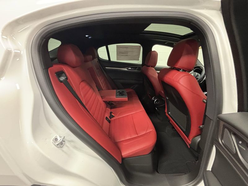 New 2025 Alfa Romeo Stelvio AwdImage 9