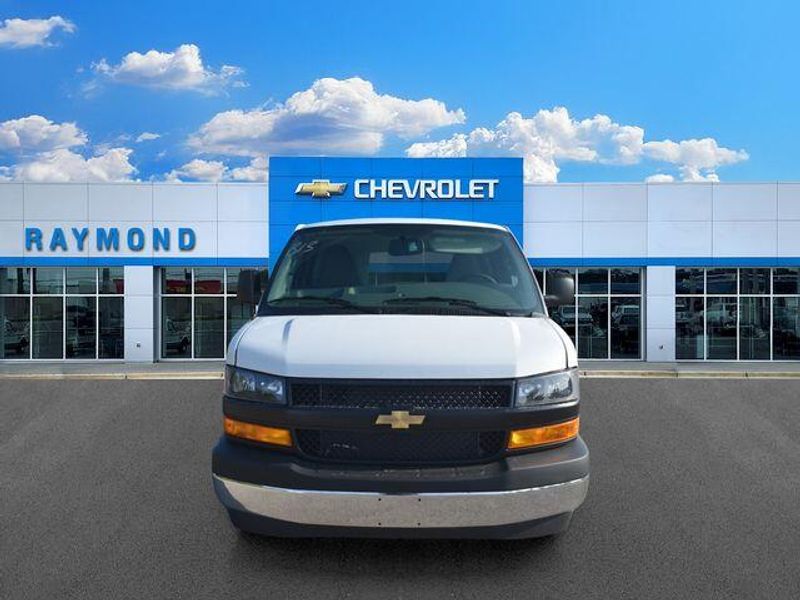 New 2026 Chevrolet Express 3500 Work VanImage 9