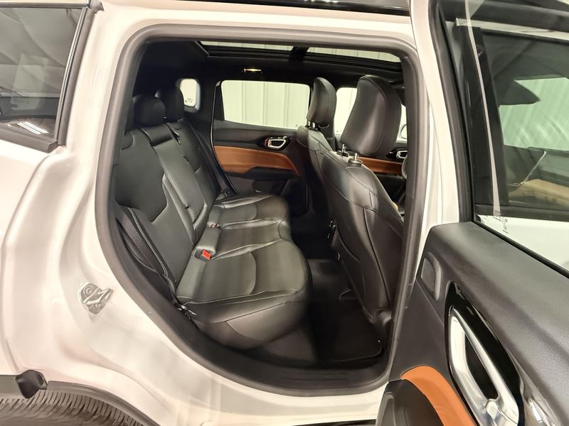 Used 2025 Jeep Compass LimitedImage 10