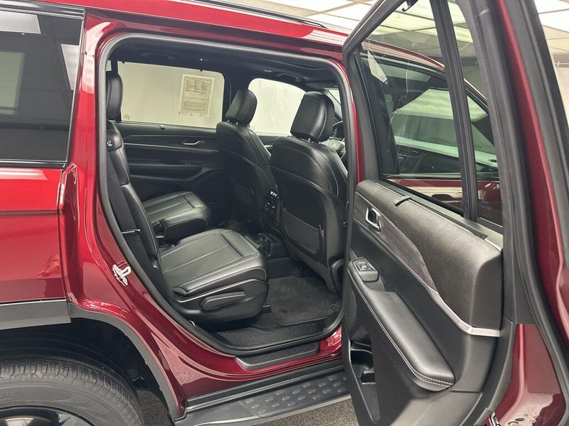 Used 2025 Jeep Grand Cherokee L LimitedImage 26