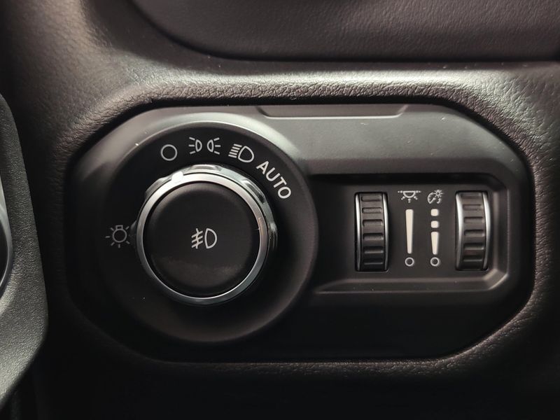 Used 2020 Jeep Wrangler Unlimited Sahara 4X4 w/NavigationImage 25