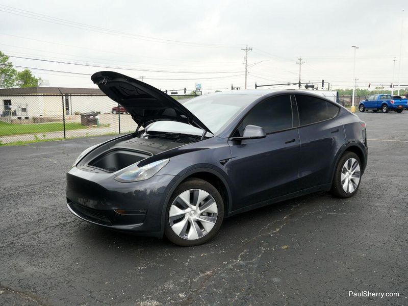2024 Tesla Model Y Long RangeImage 17