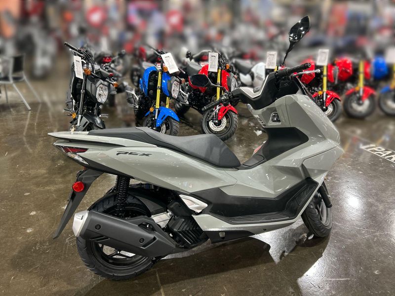 2025 Honda PCX Image 11
