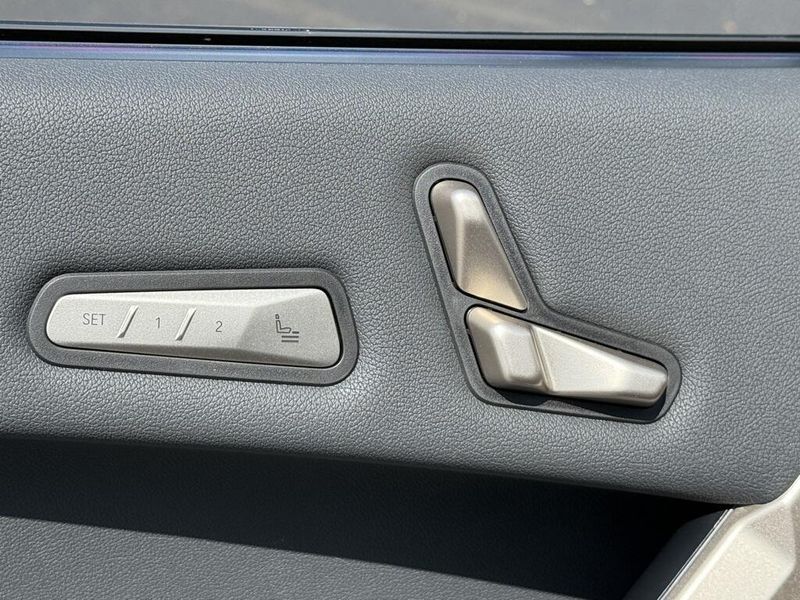 Used 2025 BMW iX xDrive50Image 20