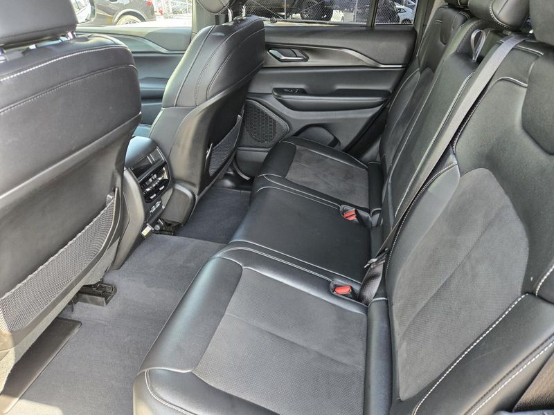 Used 2023 Jeep Grand Cherokee Altitude 4x4