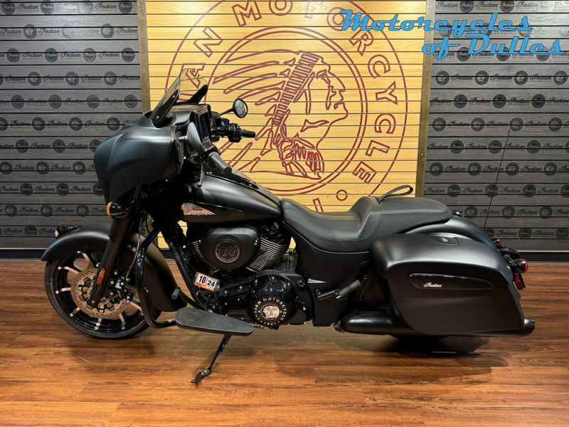 2023 Indian Motorcycle Chieftain Dark Horse  in a Black Smoke exterior color. Motorcycles of Dulles 571.934.4450 motorcyclesofdulles.com 