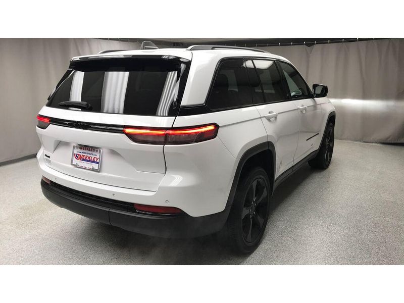 Used 2023 Jeep Grand Cherokee AltitudeImage 4