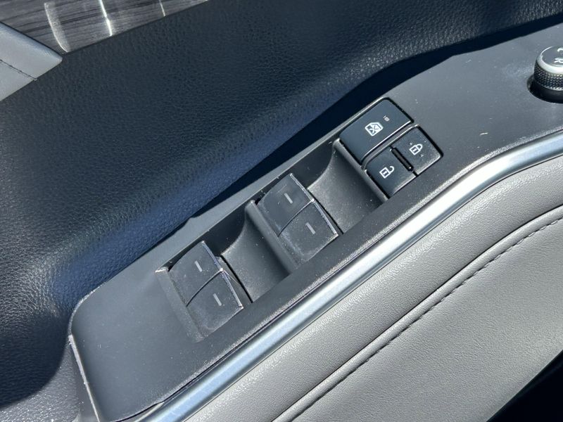 Used 2021 Toyota Highlander LimitedImage 19
