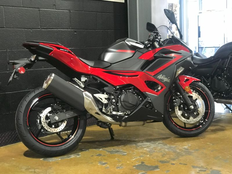 2025 Kawasaki NINJA 500 ABS Image 2