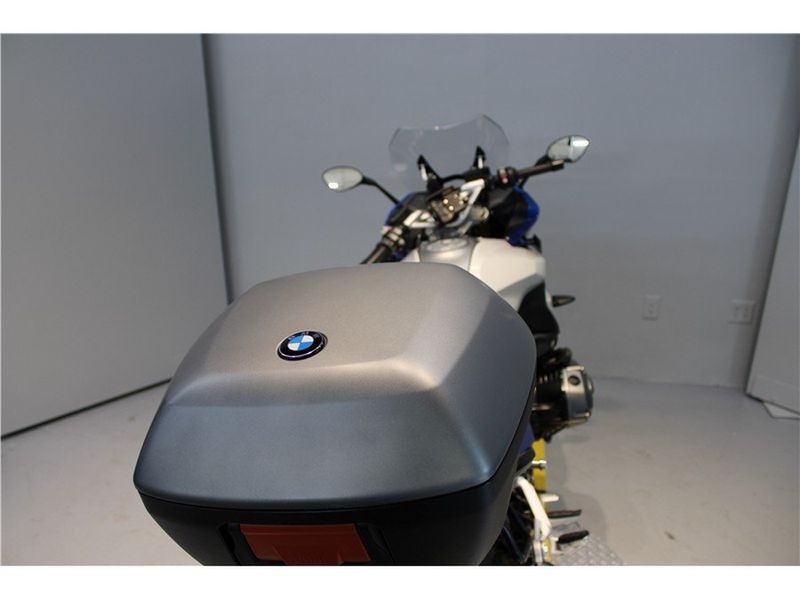 2016 BMW R 1200 RS in a Blue/Grey exterior color. Greater Boston Motorsports 781-583-1799 pixelmotiondemo.com 