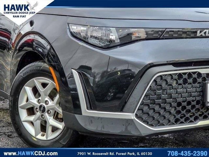 2023 Kia Soul LX photo 2