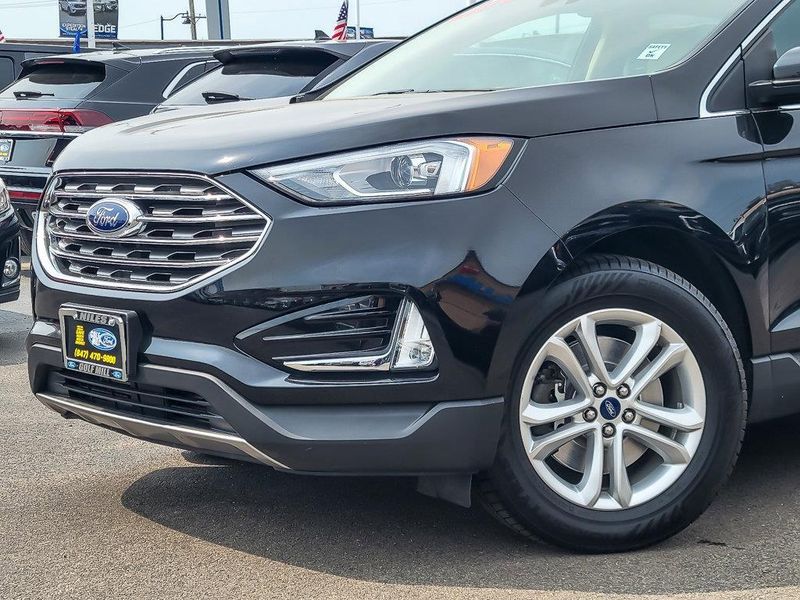 2019 Ford Edge SEL photo 2
