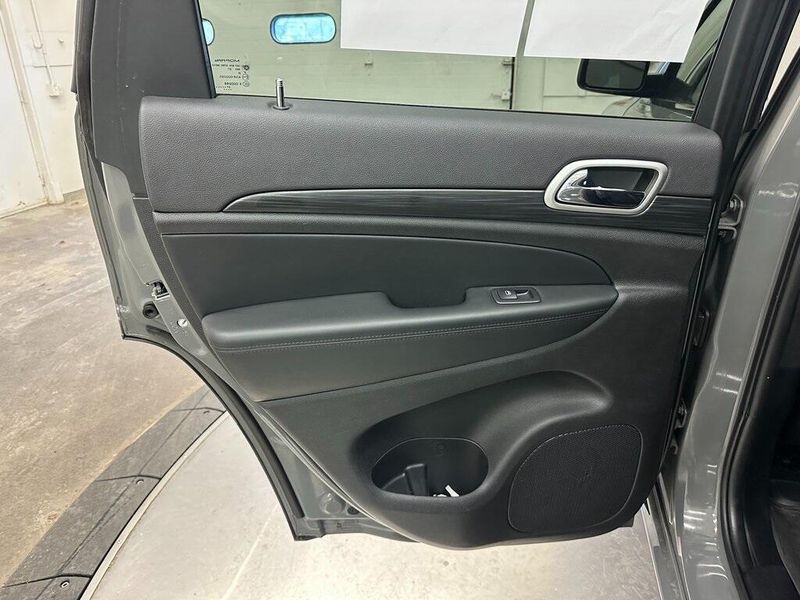 2021 Jeep Grand Cherokee Laredo XImage 23