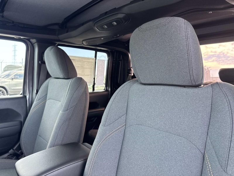 New 2026 Jeep Gladiator Sport S 4x4