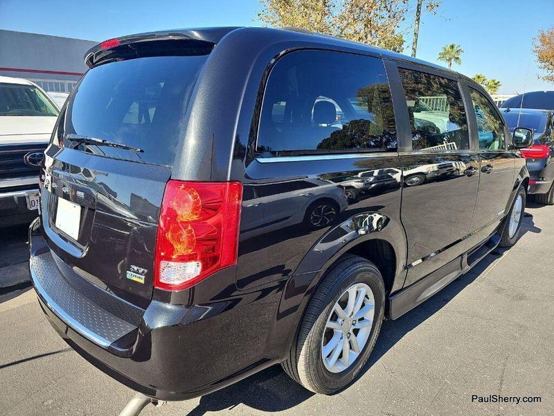 2019 Dodge Grand Caravan SXTImage 2