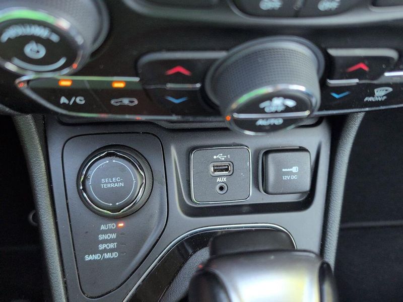 2023 Jeep Cherokee Altitude LuxImage 18