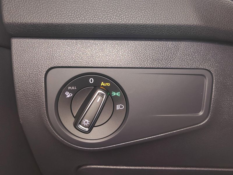 Used 2024 Volkswagen Tiguan AWD SEL R-Line w/Sunroof/NavImage 34