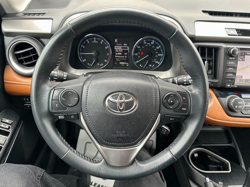 2018 Toyota RAV4 LimitedImage 2