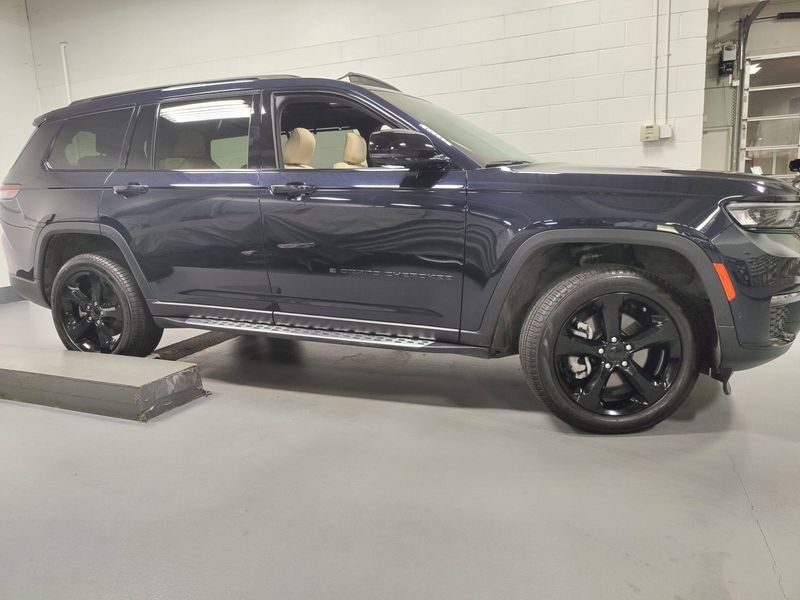 2024 Jeep Grand Cherokee L Limited Black 4x4 w/Suroof/Lux Tech IIImage 3