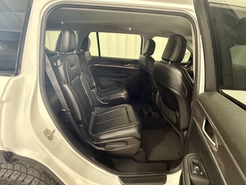 Used 2023 Jeep Grand Cherokee L LimitedImage 12
