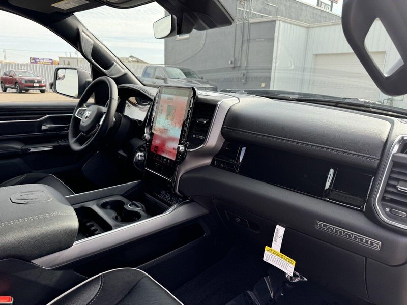 2025 RAM 1500 LaramieImage 17