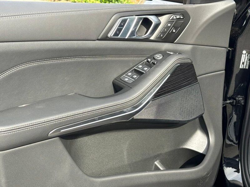 New 2027 BMW X7 xDrive40iImage 15