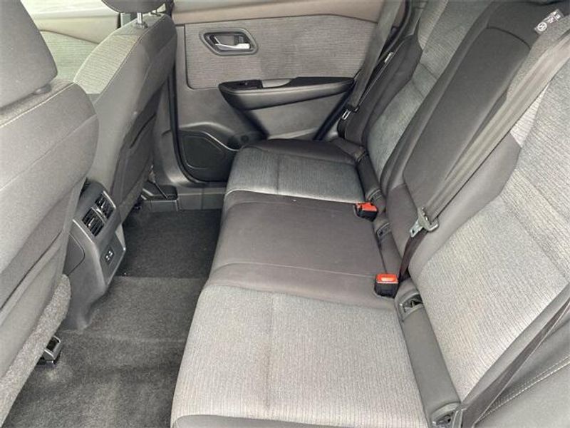 2021 Nissan Rogue SVImage 16