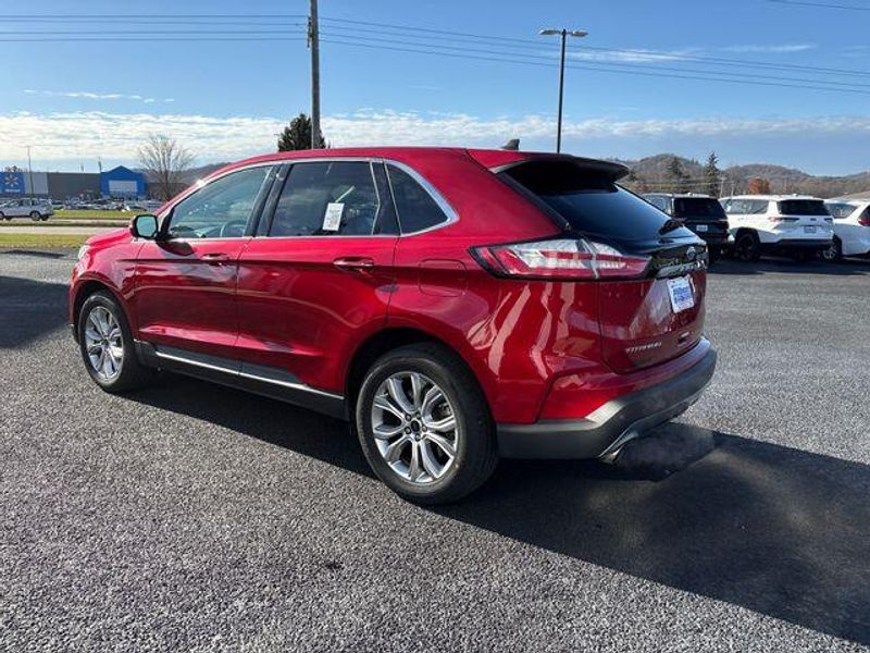 2024 Ford Edge Titanium photo 4