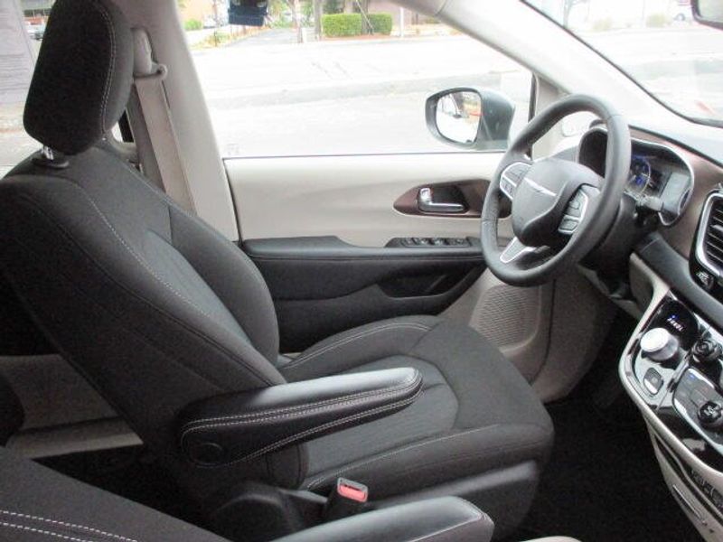 Used 2023 Chrysler Voyager LXImage 26