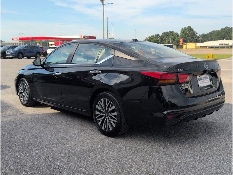 Used 2023 Nissan Altima 2.5 SVImage 3