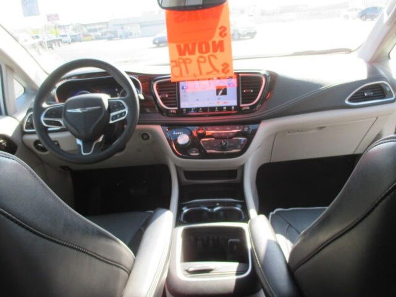Used 2023 Chrysler Pacifica LimitedImage 32