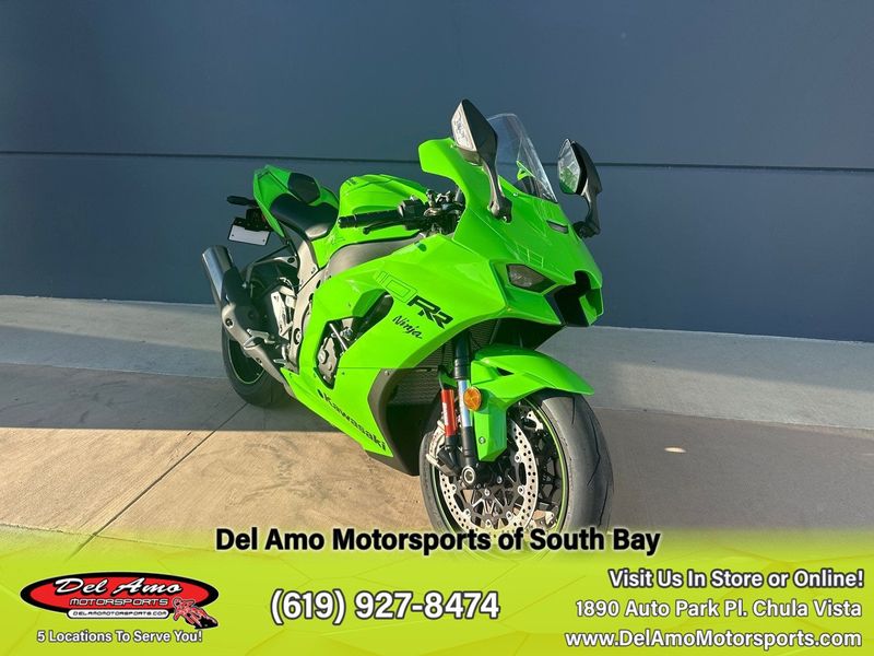 2024 Kawasaki ZX1002TRFNL-GN1  in a LIME GREEN/EBONY exterior color. Del Amo Motorsports of South Bay (619) 547-1937 delamomotorsports.com 