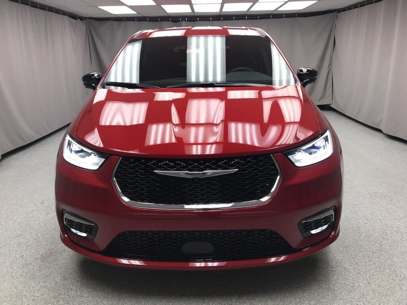 New 2026 Chrysler Pacifica SelectImage 17