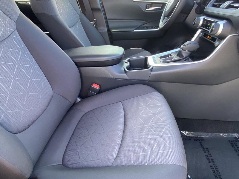 2025 Toyota RAV4 Image 10