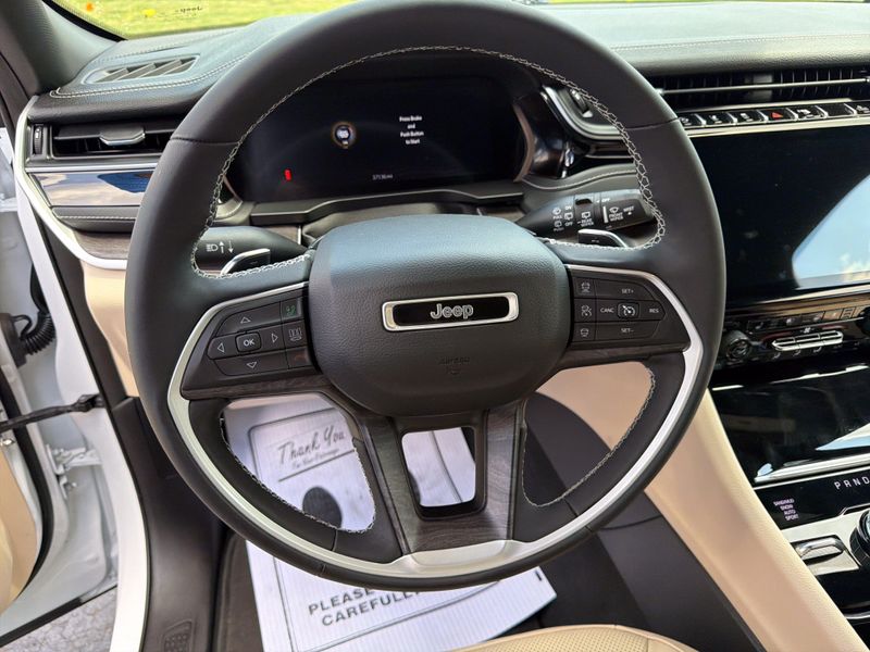 Used 2023 Jeep Grand Cherokee LimitedImage 28