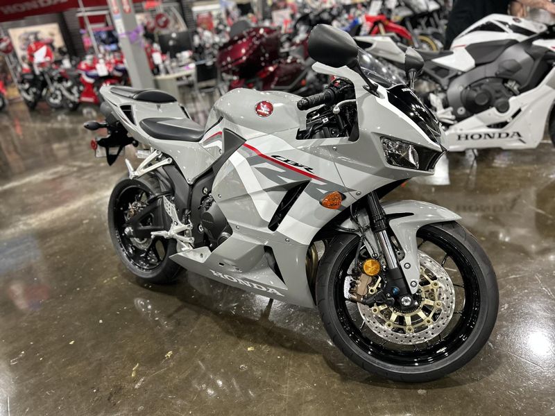 New 2026 Honda CBR600RR Image 18