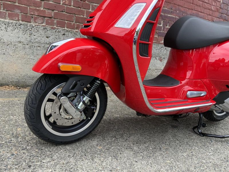 New 2025 Vespa GTS SUPER 300 