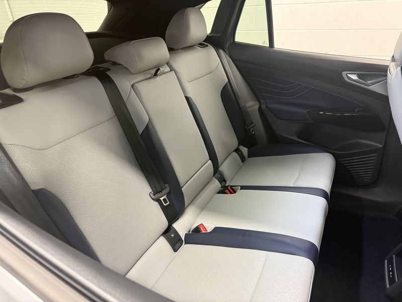 Used 2025 Volkswagen ID.4 Pro S AWD Long Range w/Glass RoofImage 19