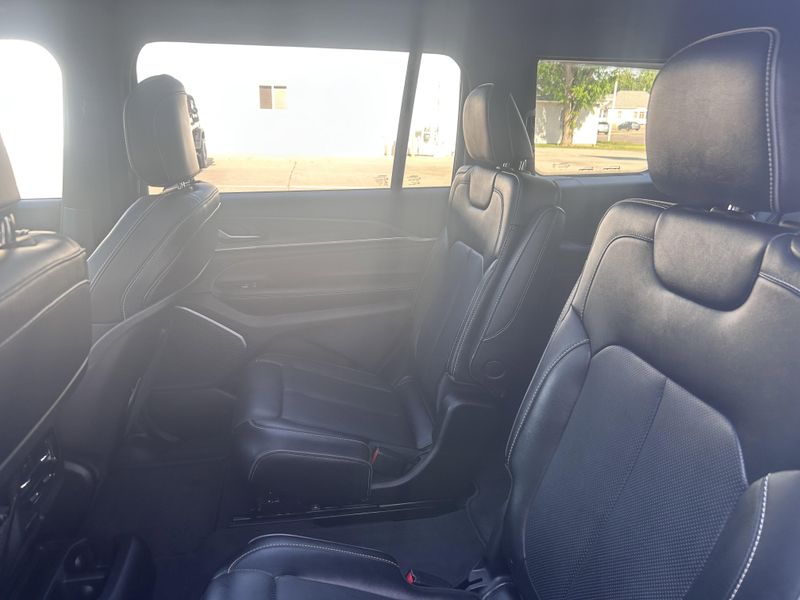2023 Jeep Grand Cherokee L OverlandImage 12
