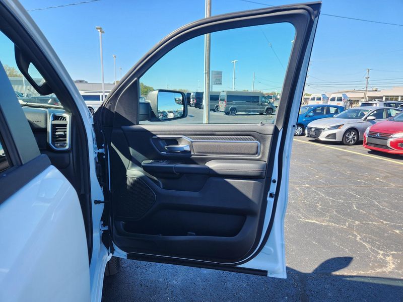New 2027 RAM 1500 Big Horn Crew Cab 4x4 5'7' Box