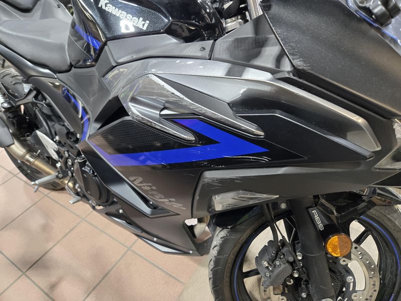 USED 2025 KAWASAKI NINJA 500 SE ABS Image 3