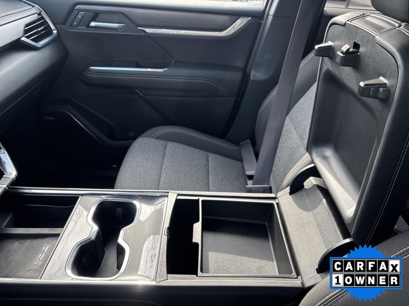 Used 2025 GMC Acadia FWD ElevationImage 37