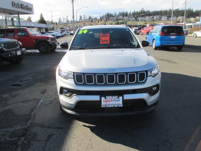Used 2024 Jeep Compass LatitudeImage 3