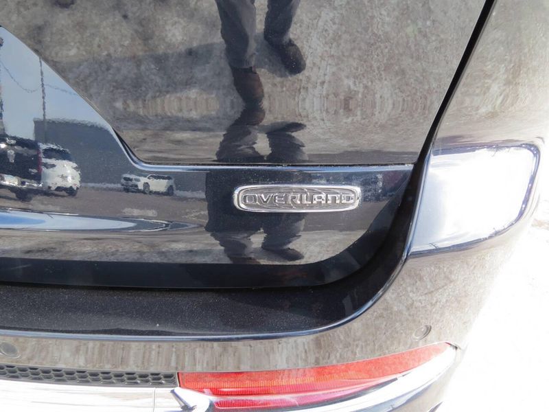 Used 2024 Jeep Grand Cherokee L Overland 4x4 4dr SUVImage 6