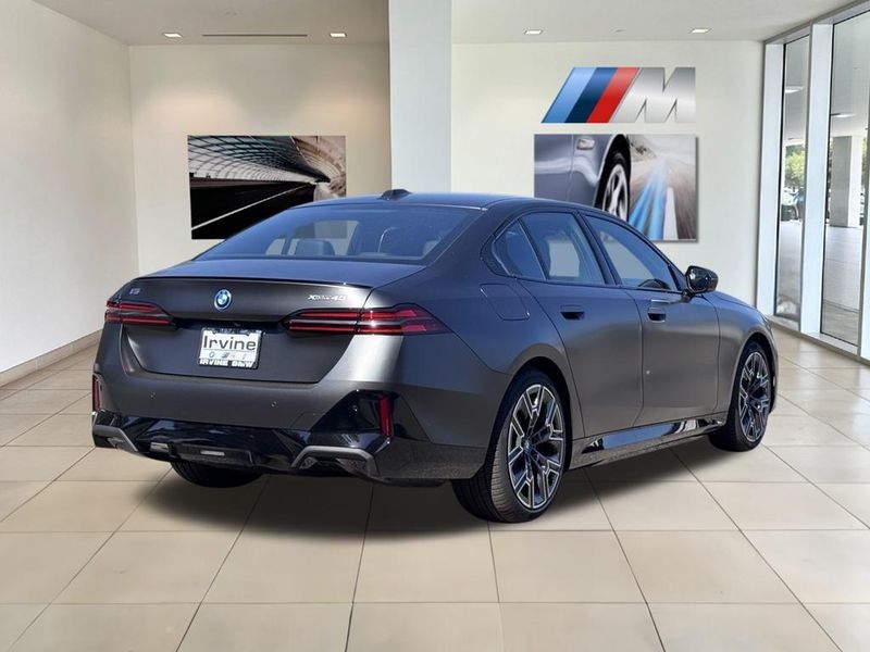 2025 BMW i5 xDrive40Image 8