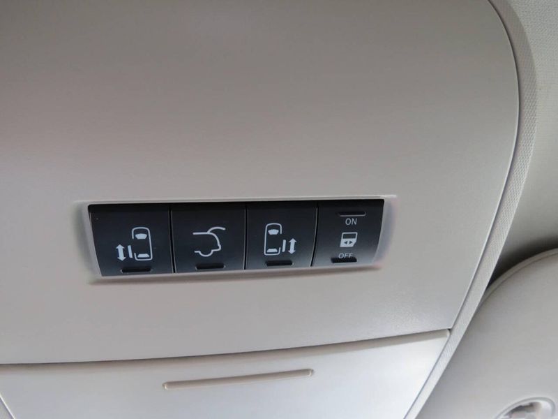 Used 2014 Chrysler Town & Country Touring 4dr Mini VanImage 17